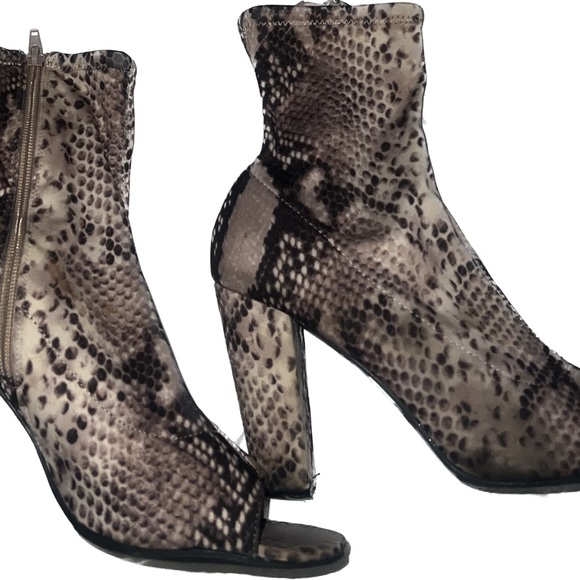 Women Elastic Peep Toe Block Heel Ankle Height Bootie - Picture 4 of 5